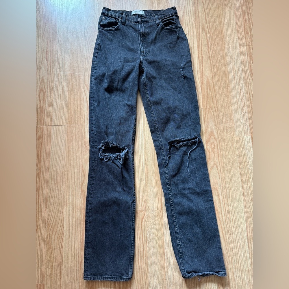 Abercrombie & Fitch The '90s Straight Ultra High Rise Black Distressed Jeans - Picture 2 of 7
